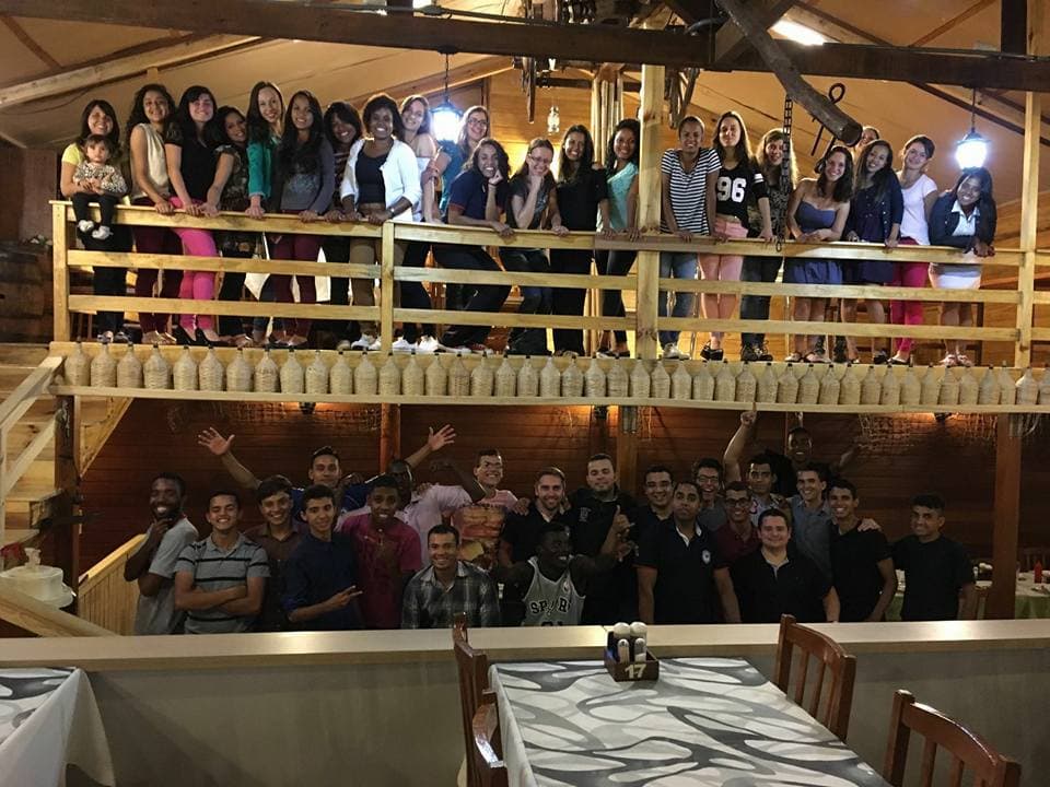 Sim, nós não temos nenhuma foto só nossa, rsrs
